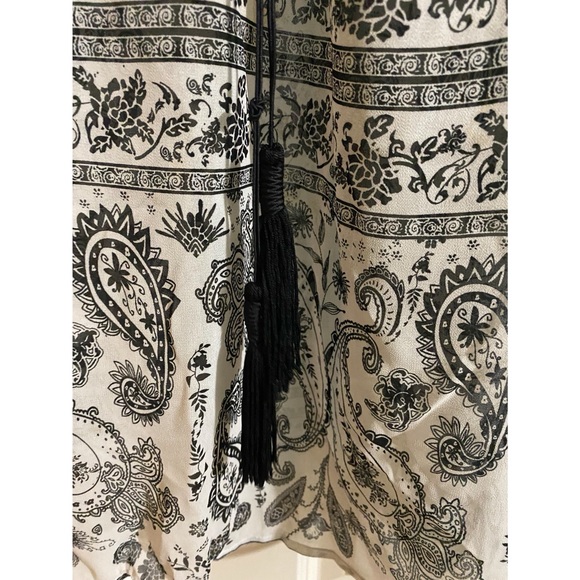 Gibson Latimer, black and white, paisley print blouse - Picture 4 of 6